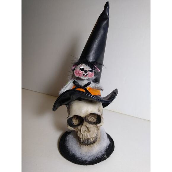 Annalee Halloween Skull with Witch Hat and Mouse Artist Doll 2020 - Picture 1 of 4